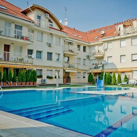 Relax Beach Apartman Хайдусобосло Экстерьер фото