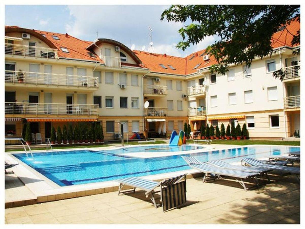 Relax Beach Apartman Хайдусобосло Экстерьер фото