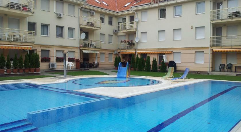 Relax Beach Apartman Хайдусобосло Экстерьер фото